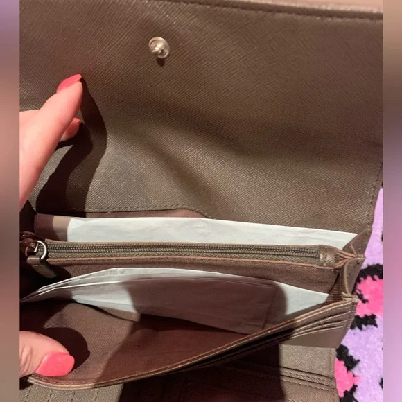 Fossil Large Dark Brown Leather Wallet with metal tin - Picture 11 of 11